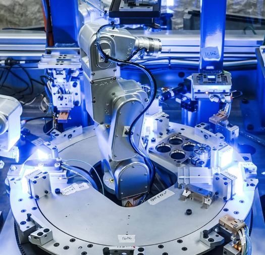 SDC integrated several Meca500 robot arms into a machine that automates medical device manufacturing.